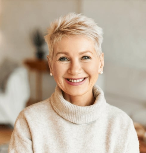 Woman smiling thanks to treatment for bipolar disorder
